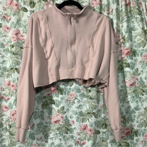 BUFFBUNNY - Cropped Zip Up - Picture 2 of 5